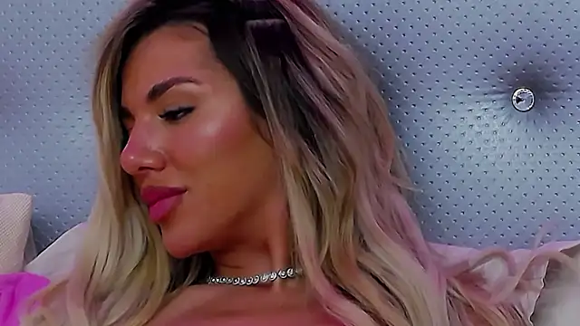 Snapshot of ClaraHazel chatting on February 2, 8:35 am ClaraHazel online show from February 2, 8:35 am