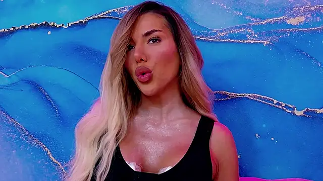 Snapshot of ClaraHazel chatting on February 28, 3:37 am ClaraHazel online show from February 28, 3:37 am