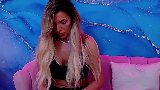 Snapshot of ClaraHazel chatting on March 3, 5:31 am ClaraHazel online show from March 3, 5:31 am