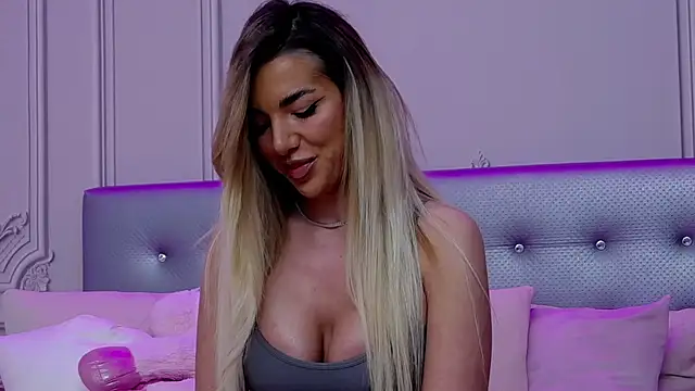 Snapshot of ClaraHazel chatting on March 18, 2:36 am ClaraHazel online show from March 18, 2:36 am