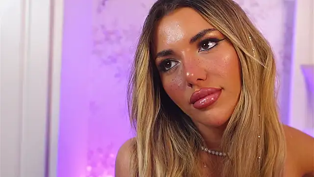 Snapshot of ClaraHazel chatting on October 2, 5:03 am ClaraHazel online show from October 2, 5:03 am