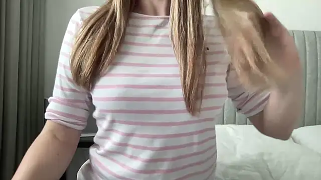 Snapshot of LisaFlower chatting on April 6, 2:40 pm LisaFlower online show from April 6, 2:40 pm