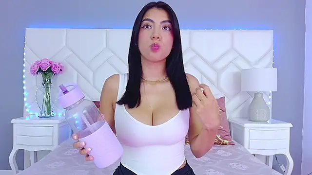 Snapshot of Julie_Bennet chatting on January 10, 6:42 am Julie Bennet online show from January 10, 6:42 am