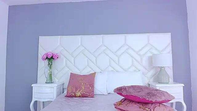 Snapshot of Julie_Bennet chatting on January 11, 6:35 am Julie Bennet online show from January 11, 6:35 am