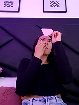 Snapshot of Julie_Bennet chatting on October 18, 3:09 am Julie Bennet online show from October 18, 3:09 am