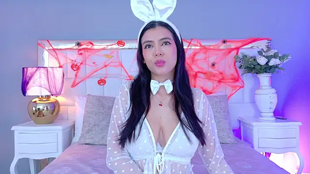 Snapshot of Julie_Bennet chatting on October 22, 4:13 am Julie Bennet online show from October 22, 4:13 am