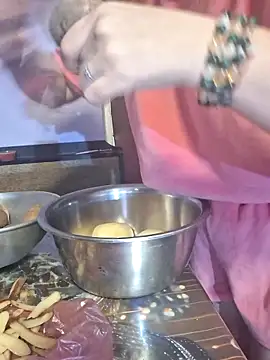 Snapshot of _Kitti_ chatting on November 18, 3:38 pm Kitti online show from November 18, 3:38 pm