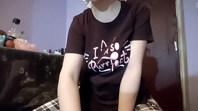 Snapshot of _Kitti_ chatting on December 14, 8:02 pm Kitti online show from December 14, 8:02 pm