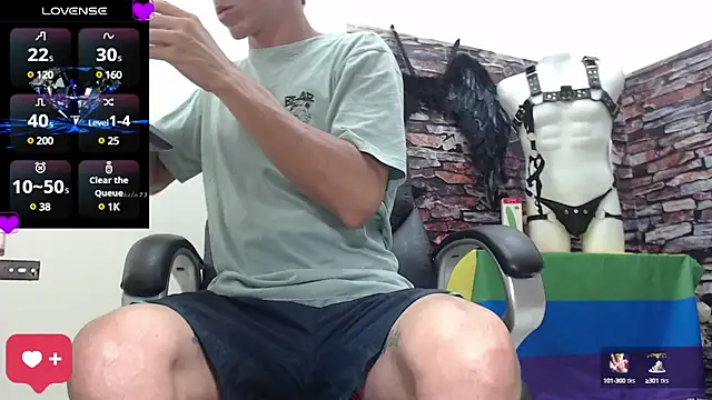 Snapshot of andy_dwels777 chatting on December 3, 10:51 pm andy dwels777 online show from December 3, 10:51 pm