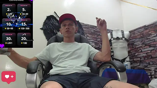 Snapshot of andy_dwels777 chatting on December 15, 7:42 pm andy dwels777 online show from December 15, 7:42 pm