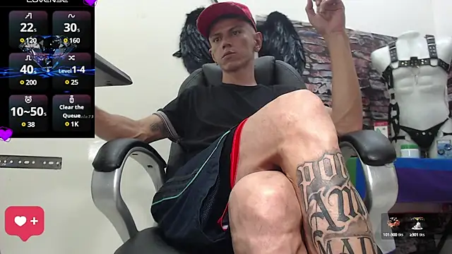 Snapshot of andy_dwels777 chatting on December 18, 9:18 pm andy dwels777 online show from December 18, 9:18 pm