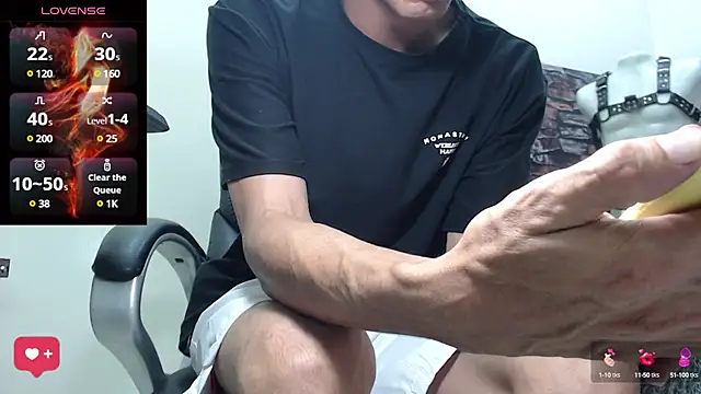 Snapshot of andy_dwels777 chatting on January 25, 11:11 pm andy dwels777 online show from January 25, 11:11 pm