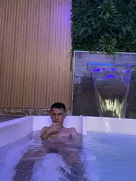 Snapshot of andy_dwels777 chatting on February 7, 9:15 pm andy dwels777 online show from February 7, 9:15 pm