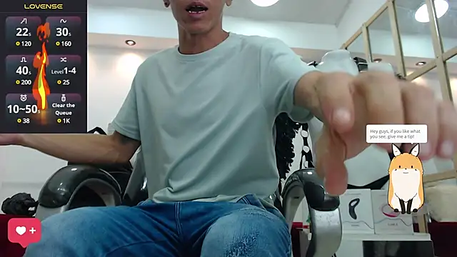 Snapshot of andy_dwels777 chatting on February 8, 10:40 pm andy dwels777 online show from February 8, 10:40 pm