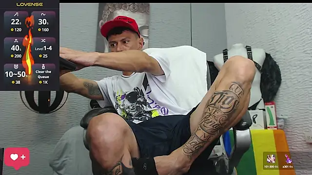 Snapshot of andy_dwels777 chatting on February 26, 10:53 pm andy dwels777 online show from February 26, 10:53 pm