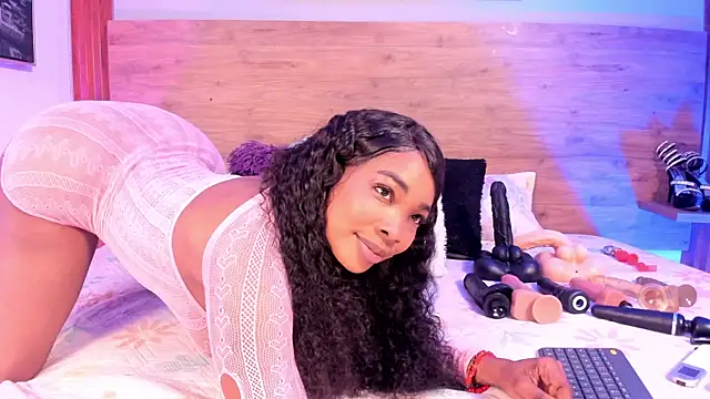 Snapshot of Aliisson_Cruz chatting on November 4, 12:37 pm Aliisson Cruz online show from November 4, 12:37 pm