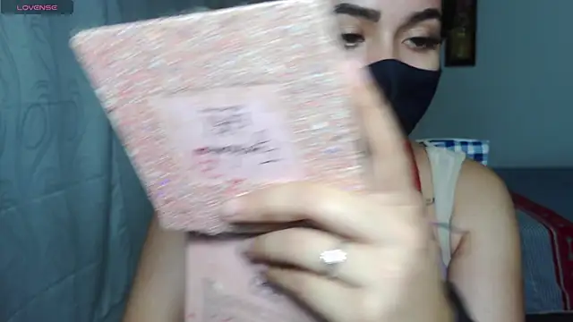 Snapshot of umarany chatting on October 18, 12:39 pm umarany online show from October 18, 12:39 pm