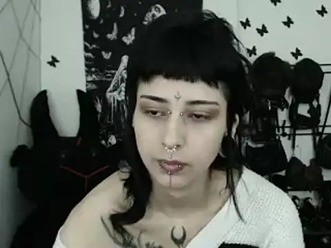 Snapshot of n0sferatus__ chatting on February 18, 11:28 am n0sferatus online show from February 18, 11:28 am