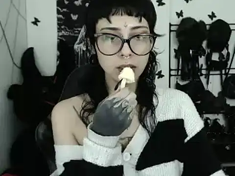 Snapshot of n0sferatus__ chatting on February 28, 3:51 am n0sferatus online show from February 28, 3:51 am