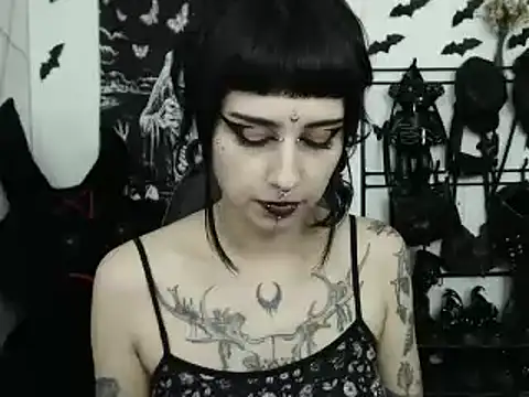 Snapshot of n0sferatus__ chatting on April 11, 3:22 am n0sferatus online show from April 11, 3:22 am