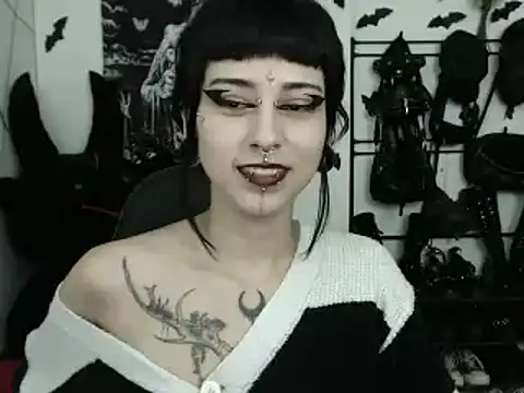 Snapshot of n0sferatus__ chatting on April 24, 2:58 am n0sferatus online show from April 24, 2:58 am