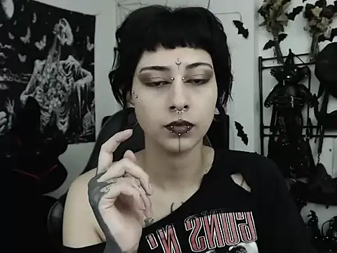 Snapshot of n0sferatus__ chatting on June 13, 2:53 am n0sferatus online show from June 13, 2:53 am
