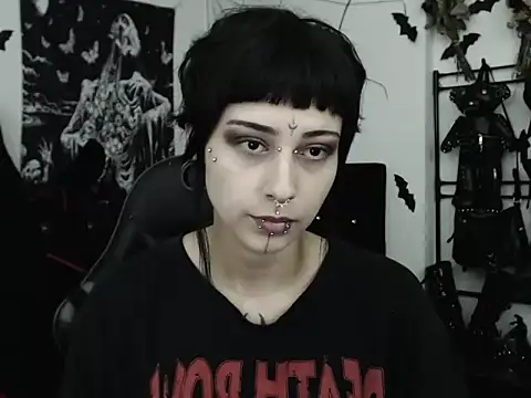 Snapshot of n0sferatus__ chatting on June 23, 3:15 am n0sferatus online show from June 23, 3:15 am
