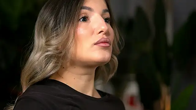 Snapshot of KellyMathews chatting on February 27, 2:55 am KellyMathews online show from February 27, 2:55 am