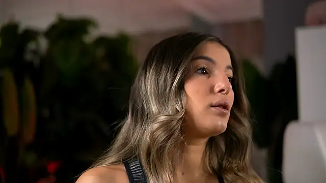 Snapshot of KellyMathews chatting on March 19, 3:10 am KellyMathews online show from March 19, 3:10 am