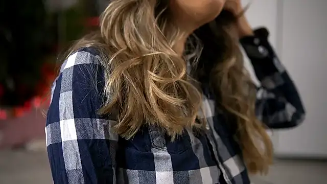 Snapshot of KellyMathews chatting on March 20, 3:11 am KellyMathews online show from March 20, 3:11 am