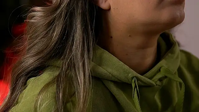 Snapshot of KellyMathews chatting on March 27, 2:28 am KellyMathews online show from March 27, 2:28 am