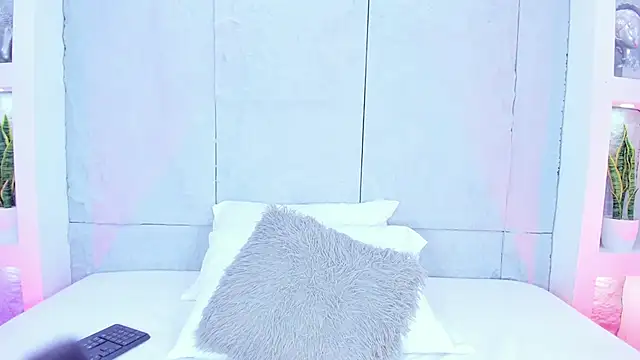 MiaCollson online show from October 6, 5:43 pm