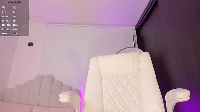 AmberLewis  online show from April 27, 4:32 am