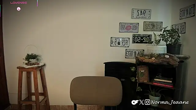 Snapshot of Norma-Jeaane chatting on April 16, 8:31 pm Norma-Jeaane online show from April 16, 8:31 pm
