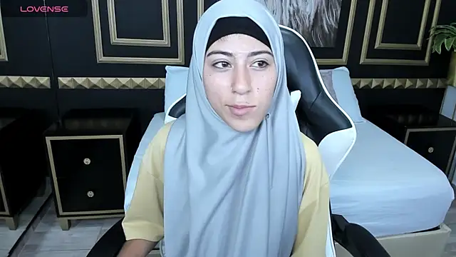 Snapshot of chaymae_nah_ chatting on December 17, 12:43 pm chaymae nah online show from December 17, 12:43 pm