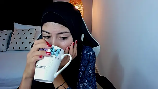 Snapshot of chaymae_nah_ chatting on December 19, 11:25 pm chaymae nah online show from December 19, 11:25 pm