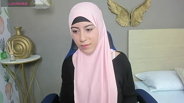 Snapshot of chaymae_nah_ chatting on December 20, 2:41 am chaymae nah online show from December 20, 2:41 am