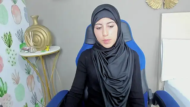 Snapshot of chaymae_nah_ chatting on December 20, 8:49 am chaymae nah online show from December 20, 8:49 am