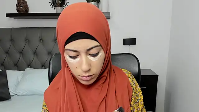 Snapshot of chaymae_nah_ chatting on December 24, 11:38 am chaymae nah online show from December 24, 11:38 am