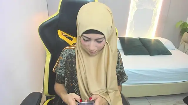 Snapshot of chaymae_nah_ chatting on December 24, 5:44 pm chaymae nah online show from December 24, 5:44 pm