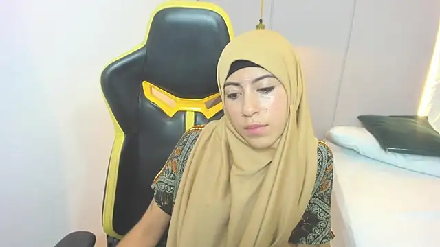 Snapshot of chaymae_nah_ chatting on December 24, 8:49 pm chaymae nah online show from December 24, 8:49 pm