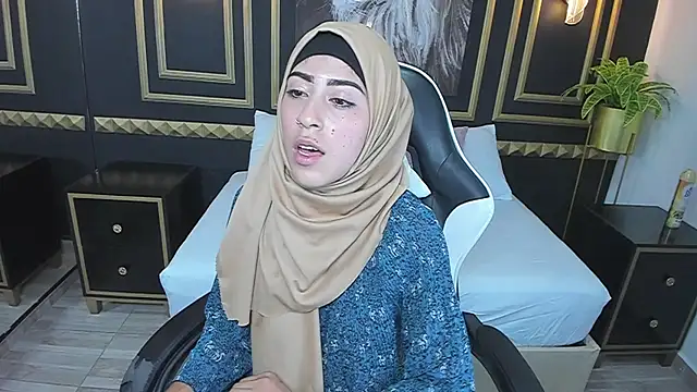 Snapshot of chaymae_nah_ chatting on January 4, 12:49 pm chaymae nah online show from January 4, 12:49 pm