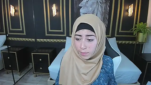Snapshot of chaymae_nah_ chatting on January 4, 4:00 pm chaymae nah online show from January 4, 4:00 pm
