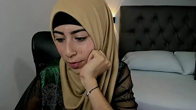 Snapshot of chaymae_nah_ chatting on January 17, 2:50 pm chaymae nah online show from January 17, 2:50 pm