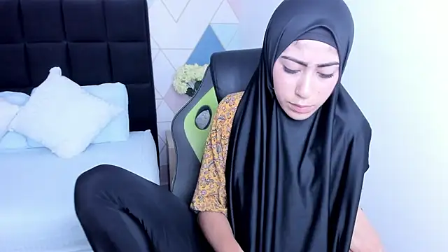 Snapshot of chaymae_nah_ chatting on January 23, 3:32 pm chaymae nah online show from January 23, 3:32 pm