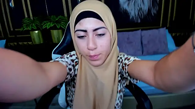 Snapshot of chaymae_nah_ chatting on January 25, 12:37 pm chaymae nah online show from January 25, 12:37 pm