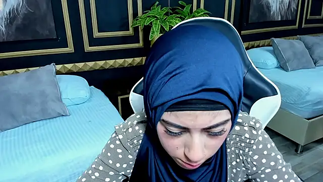 Snapshot of chaymae_nah_ chatting on February 7, 9:48 pm chaymae nah online show from February 7, 9:48 pm