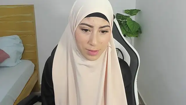 Snapshot of chaymae_nah_ chatting on February 11, 3:18 pm chaymae nah online show from February 11, 3:18 pm