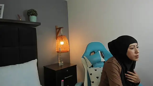 Snapshot of chaymae_nah_ chatting on March 7, 11:05 pm chaymae nah online show from March 7, 11:05 pm