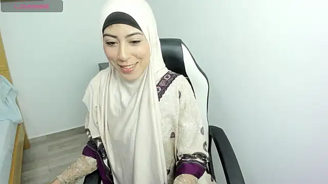 Snapshot of chaymae_nah_ chatting on March 10, 12:37 pm chaymae nah online show from March 10, 12:37 pm
